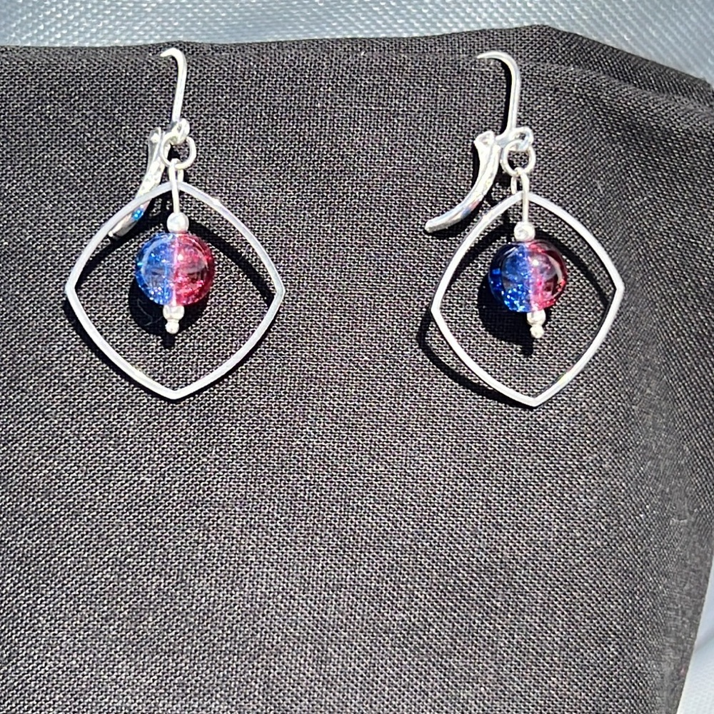 21002 Blue and Red crackle glass earrings